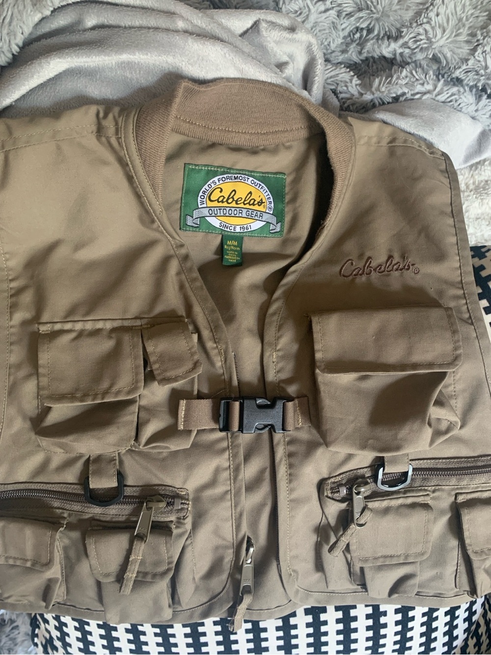Cabela's kids fishing vest M